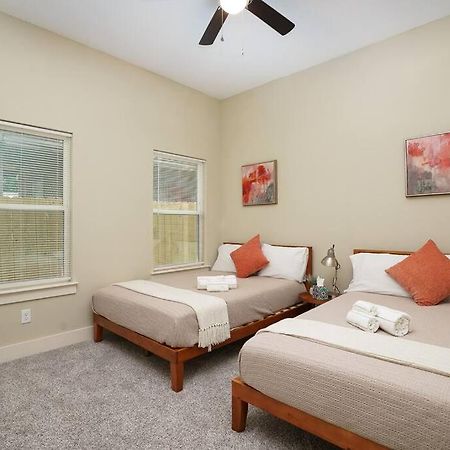 Spacious, Sleeps 6, St Phillips, King Bed San Antonio Bagian luar foto