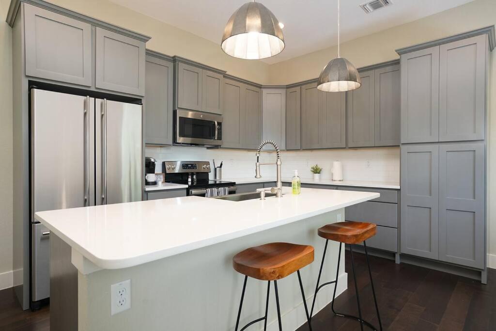 Spacious, Sleeps 6, St Phillips, King Bed San Antonio Bagian luar foto