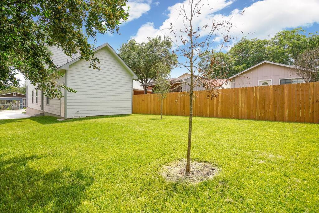 Spacious, Sleeps 6, St Phillips, King Bed San Antonio Bagian luar foto