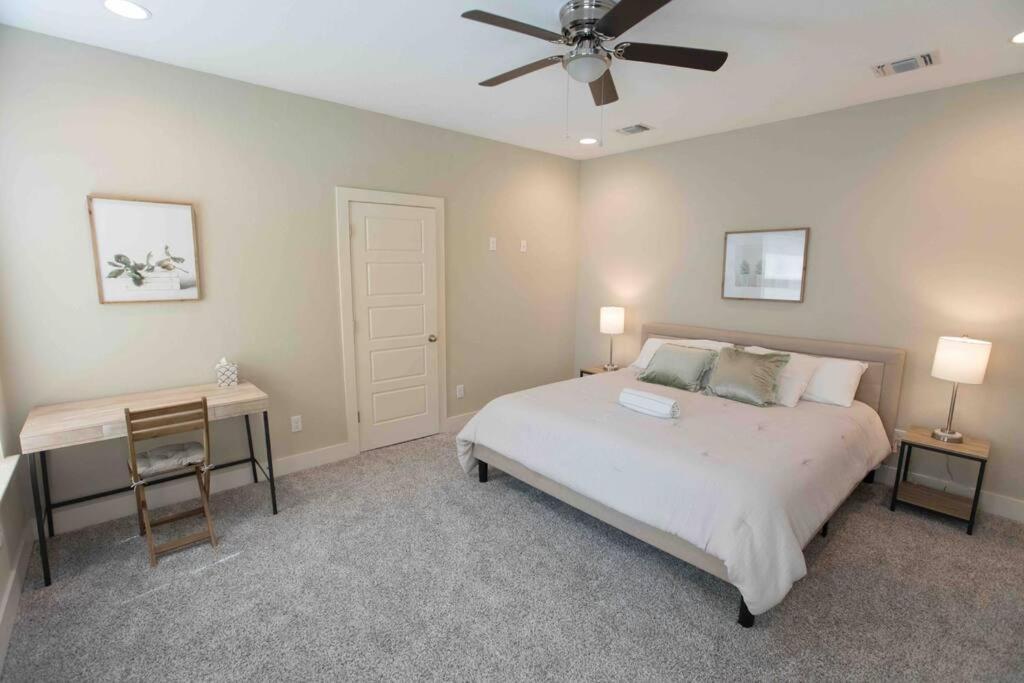 Spacious, Sleeps 6, St Phillips, King Bed San Antonio Bagian luar foto